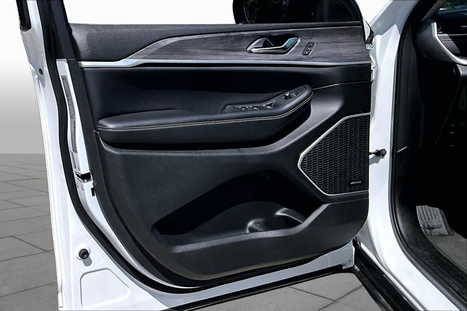 Used 2022 Bright White Clearcoat Jeep Limited image 26