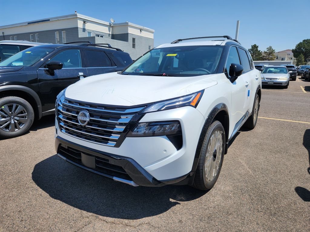 New 2026 Everest White Pearl TriCoat / Super Black Two-tone Nissan Platinum image 3