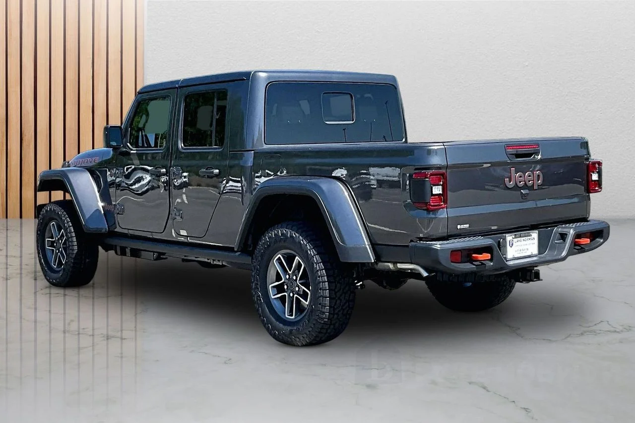 New 2026 Granite Crystal Metallic Clear-Coat Exterior Paint Jeep Mojave image 6