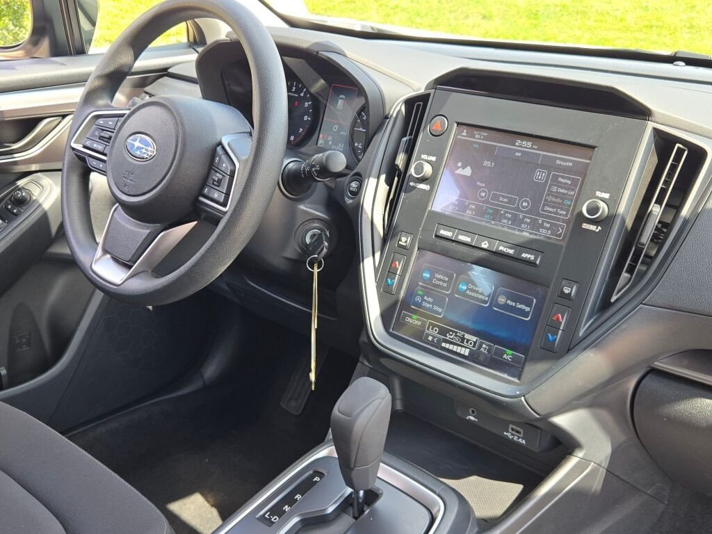Used 2024 White Subaru Base image 9