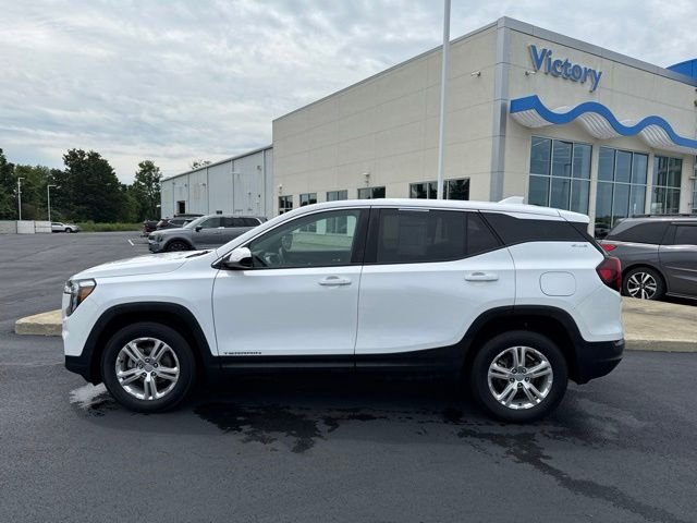 Used 2024 White GMC SLE image 8