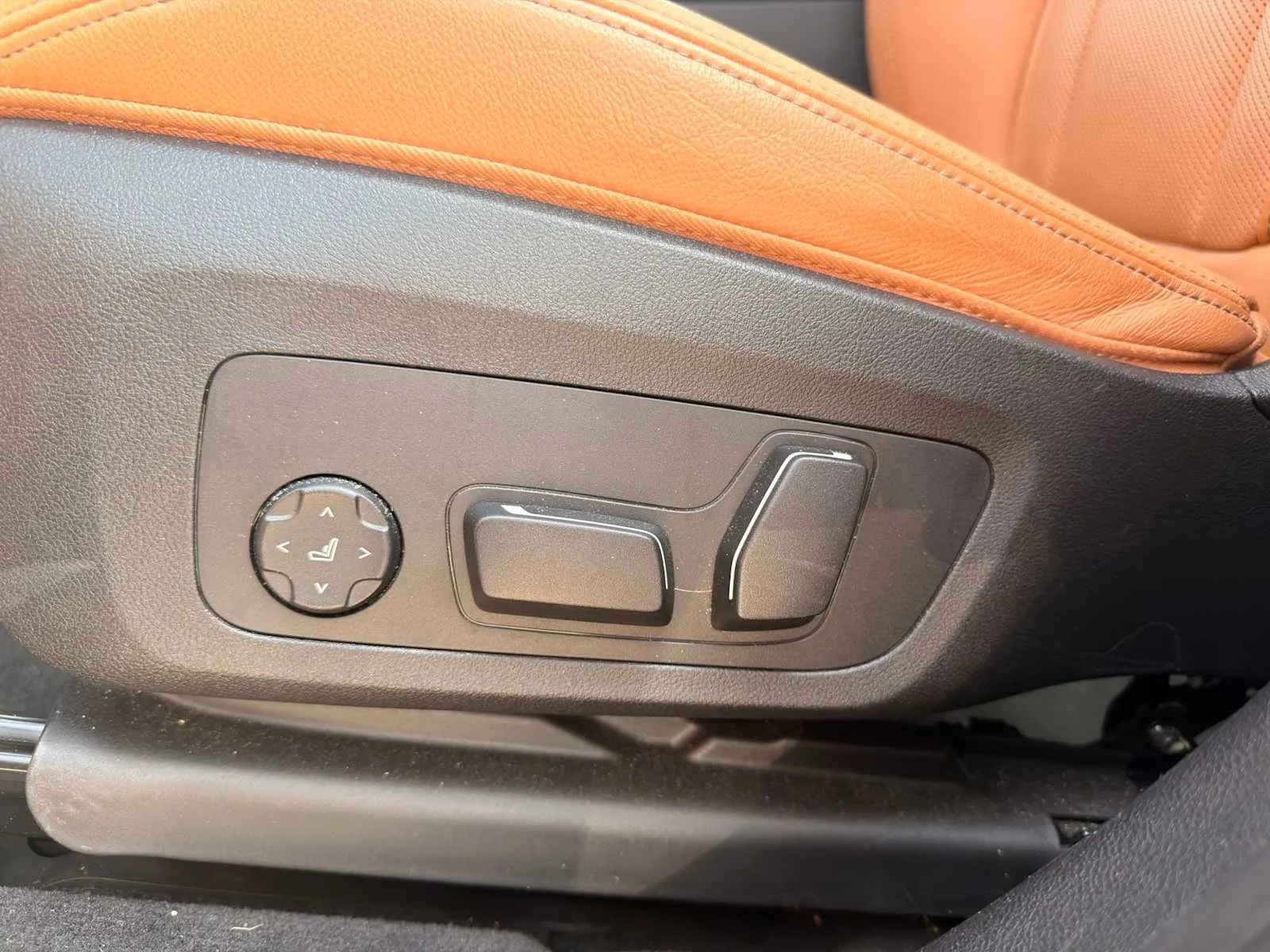 Certified Used 2024 Carbon Black Metallic BMW xDrive30i image 17