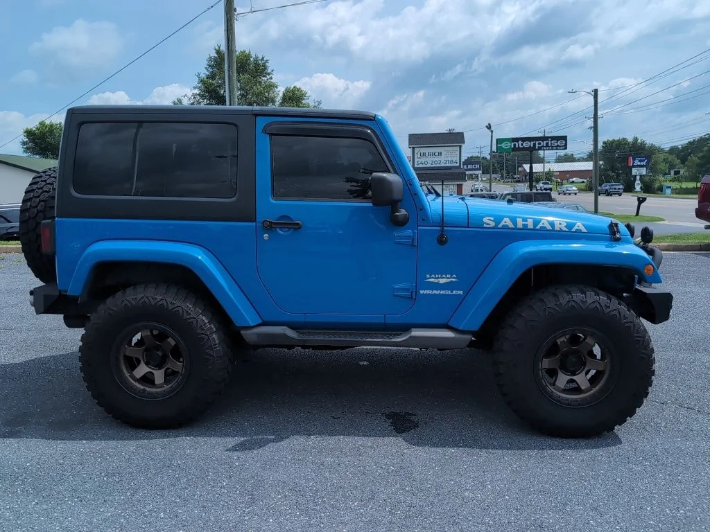 Used 2011 Blue Jeep Sahara image 5