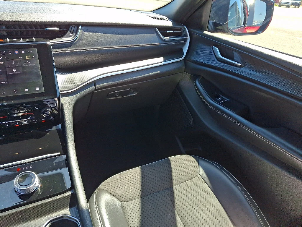 Used 2024 Red Jeep Altitude X image 17
