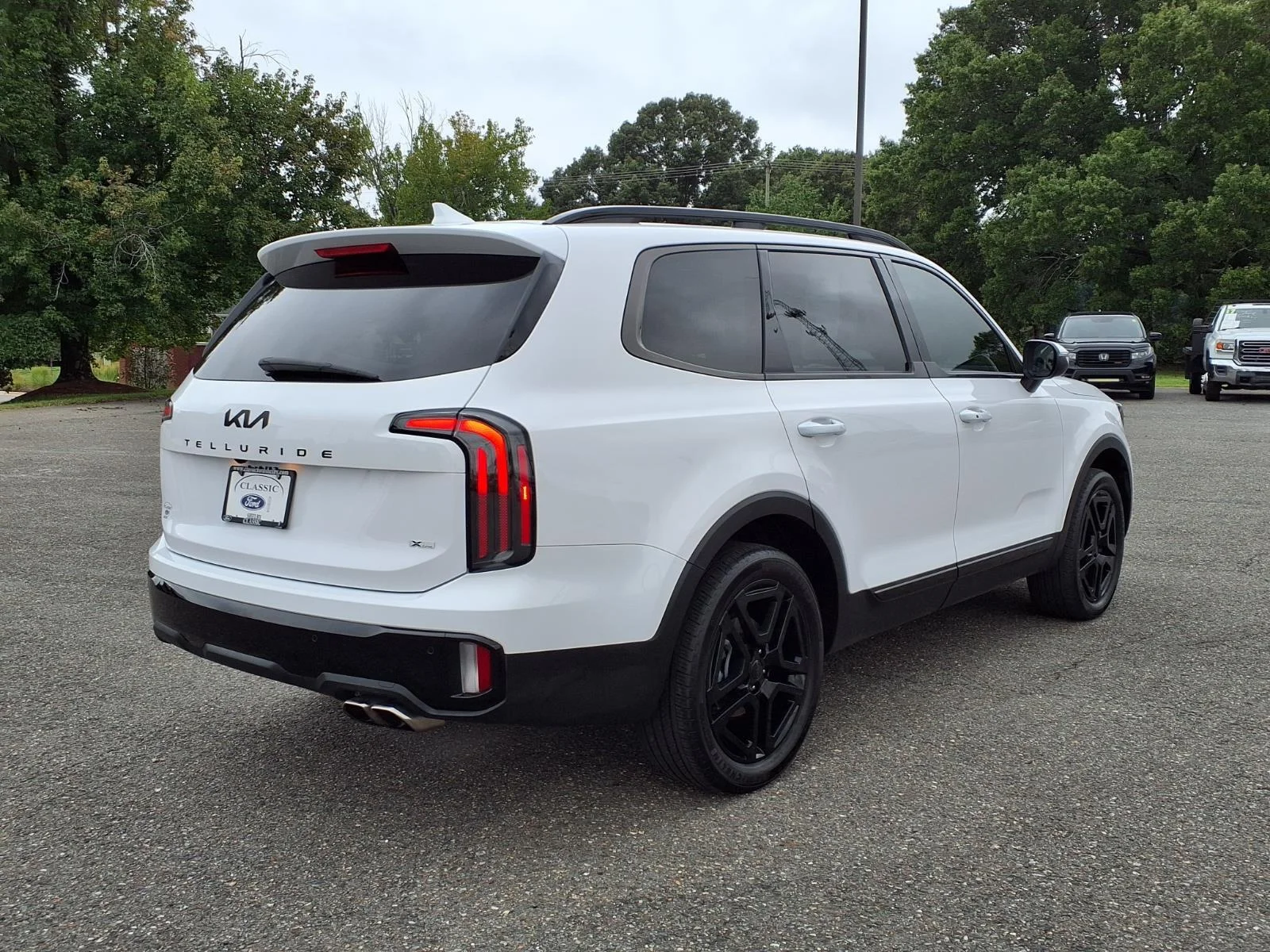 Used 2025 Glacial White Pearl Kia EX X-Line image 2
