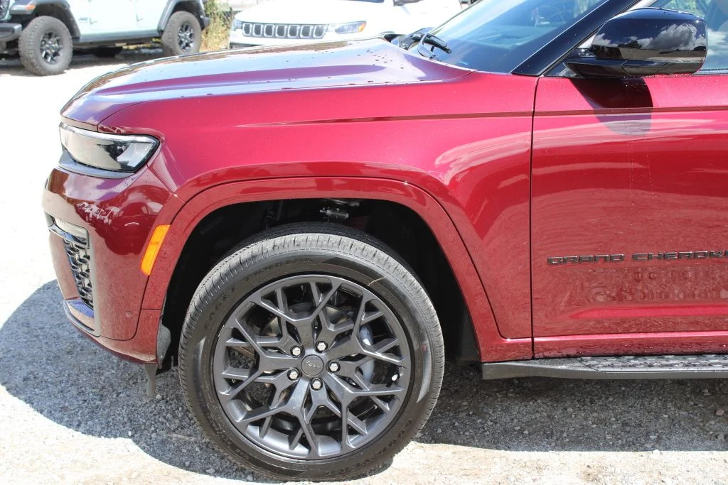 New 2026 Velvet Red Pearl-Coat Exterior Paint Jeep Summit image 7