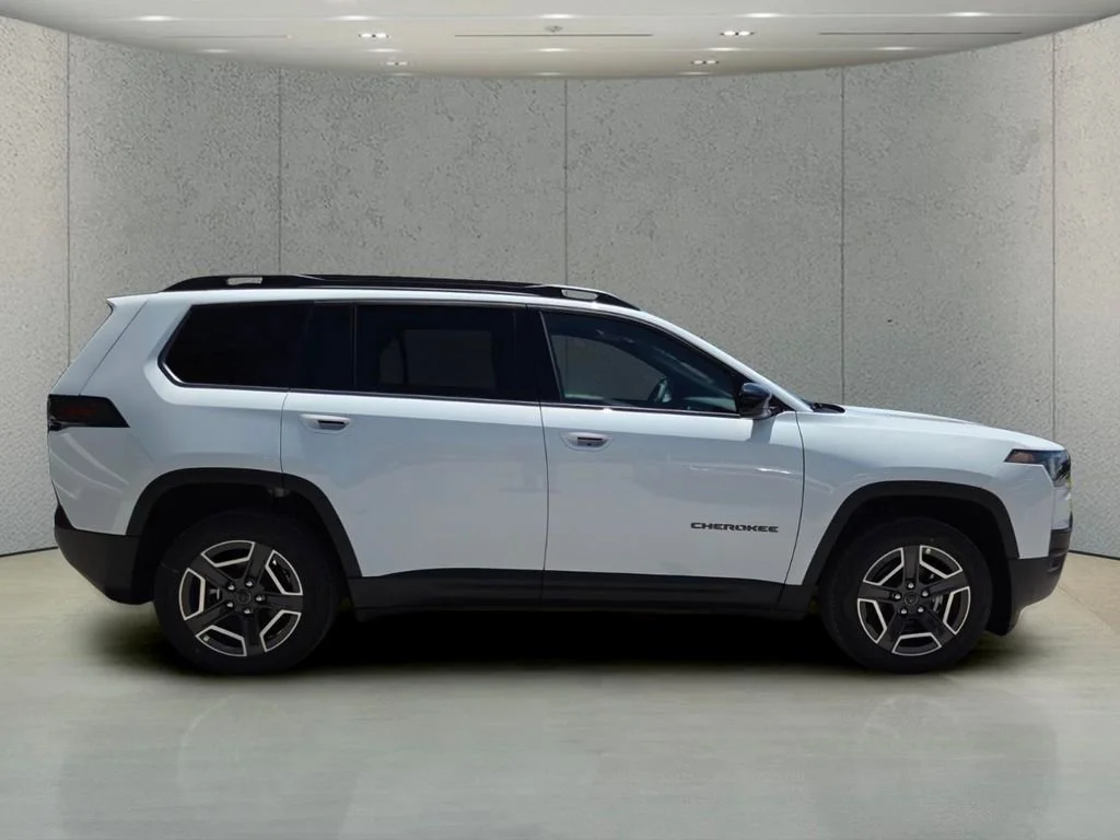 New 2026 Bright White Clear-Coat Exterior Paint Jeep Laredo image 3