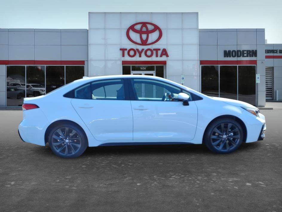 Used 2026 Ice Cap Toyota SE image 6