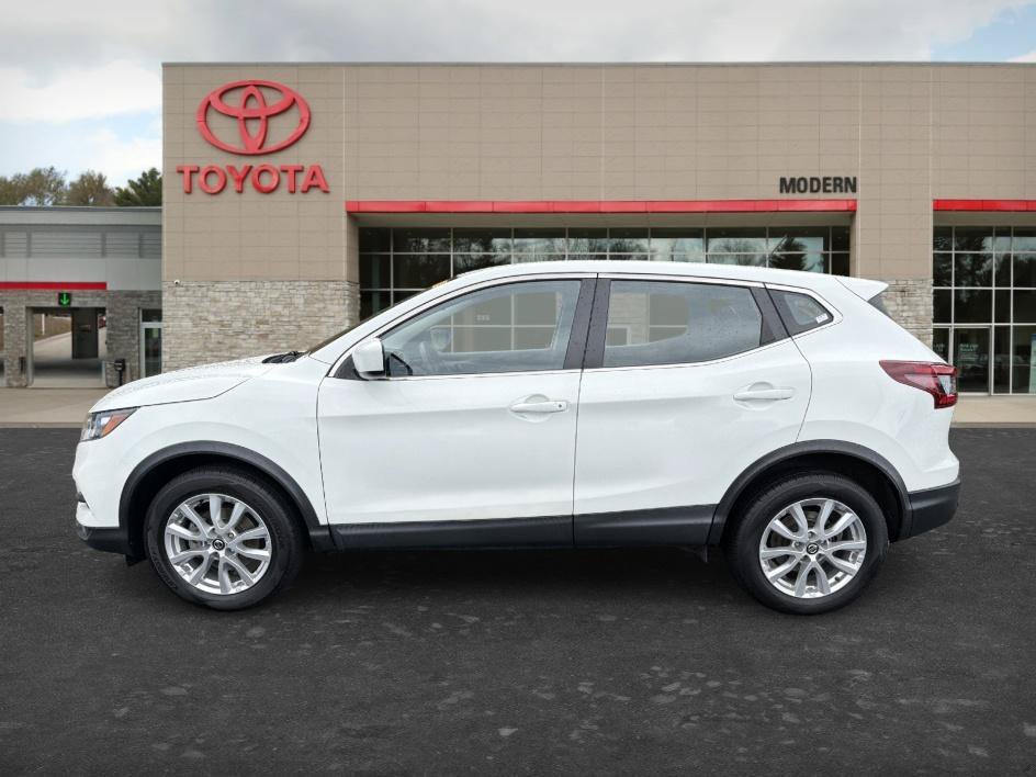 Used 2021 Glacier White Nissan S image 7