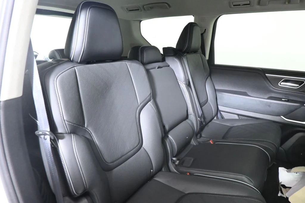 New 2027 White INFINITI LUXE image 38