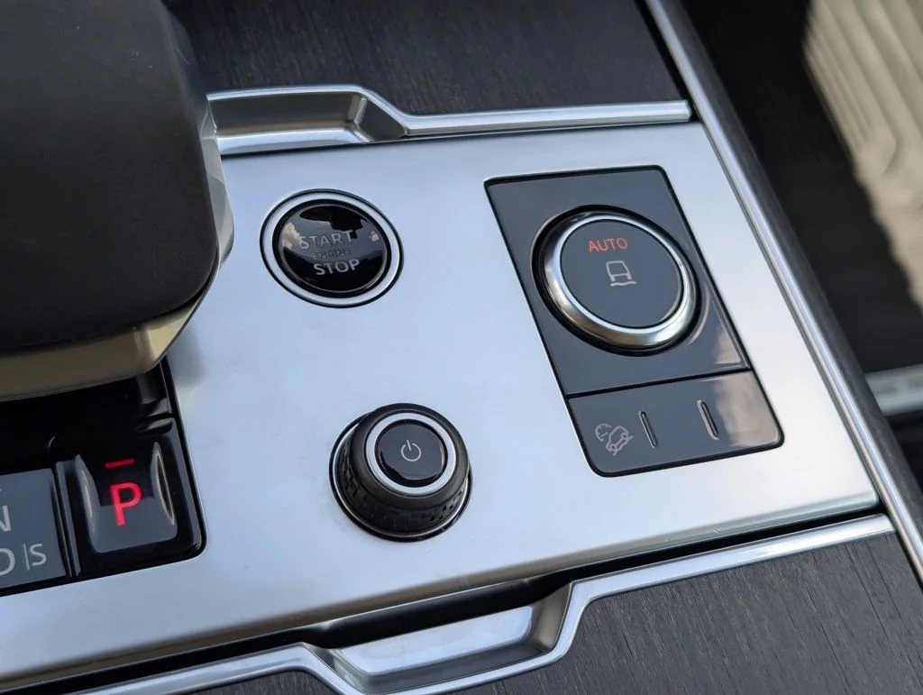 New 2023 Eiger Grey Land Rover SE image 18