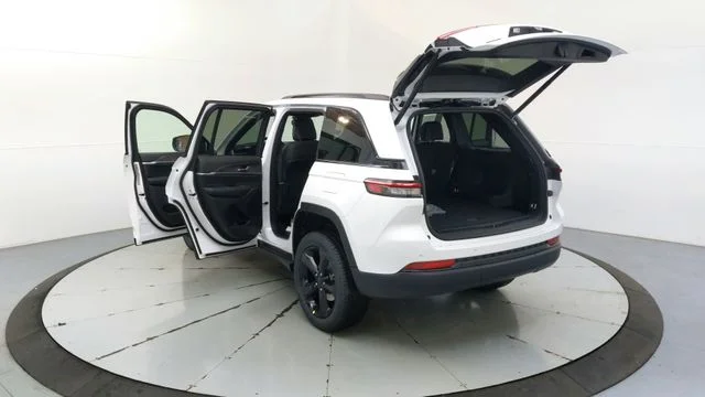 Used 2024 White Jeep Limited image 17
