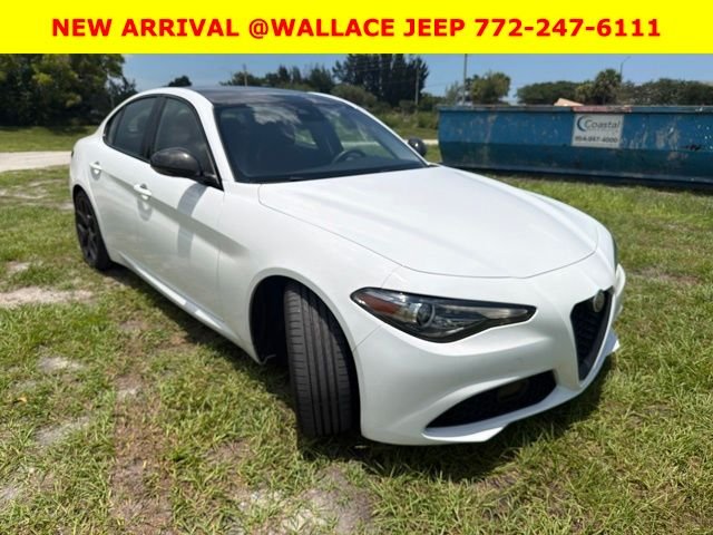 Used 2020  Alfa Romeo Base image 1