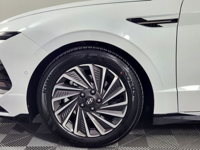 Used 2025 White Hyundai Limited image 20