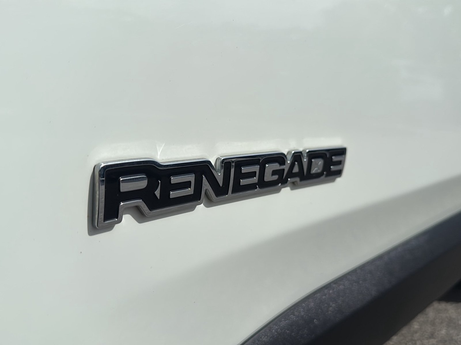 Certified Used 2020 Alpine White Clearcoat Jeep Latitude 4x4 image 11