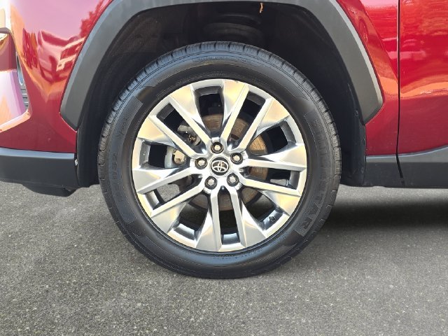 Used 2021 Red Toyota XLE Premium image 30