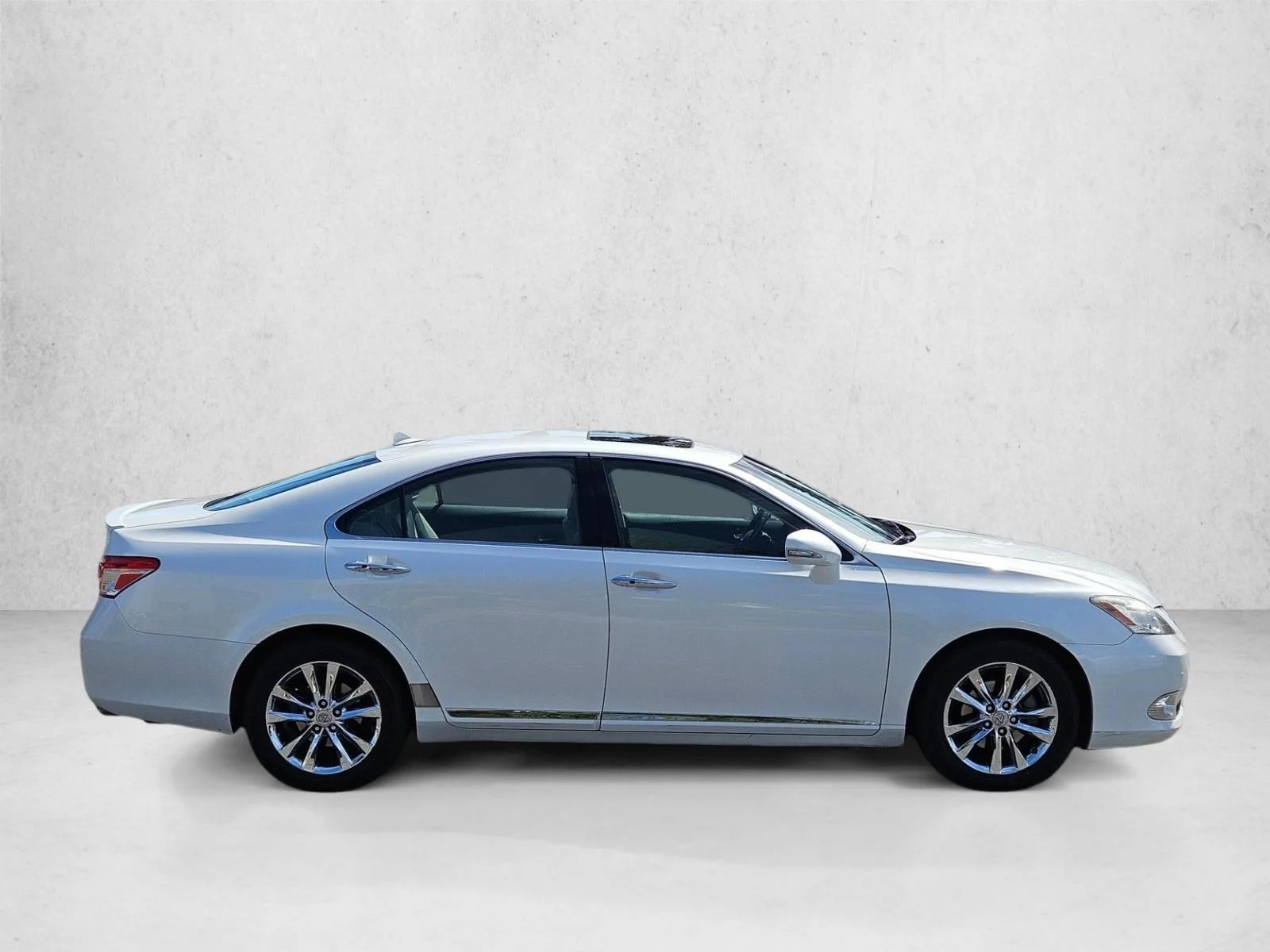 Used 2010 Starfire Pearl Lexus  image 4