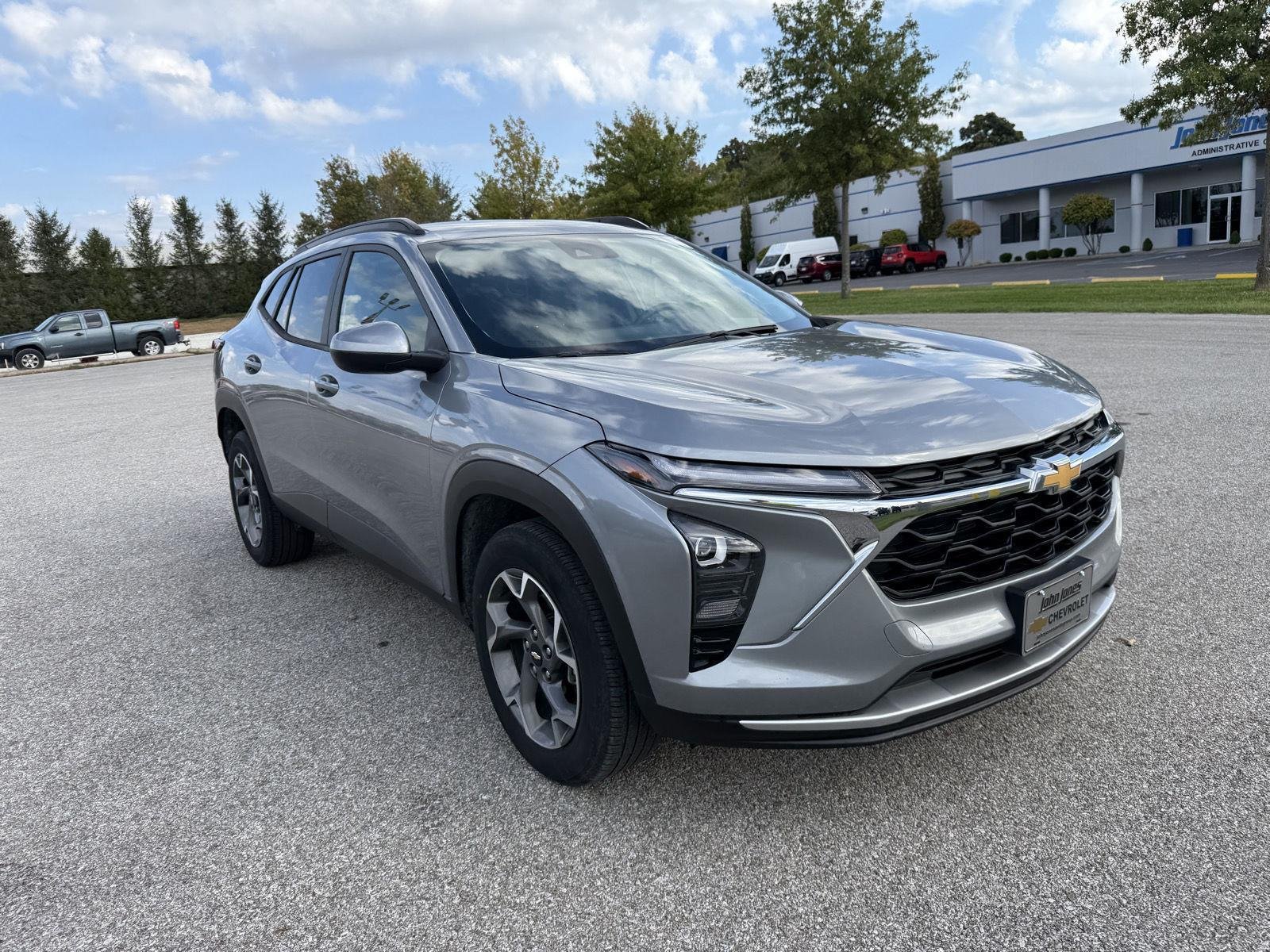 2024 Chevrolet Trax LT photo 3