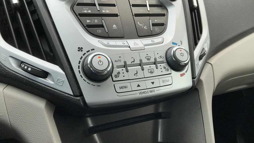 Used 2011 Silver GMC SLT-2 image 16