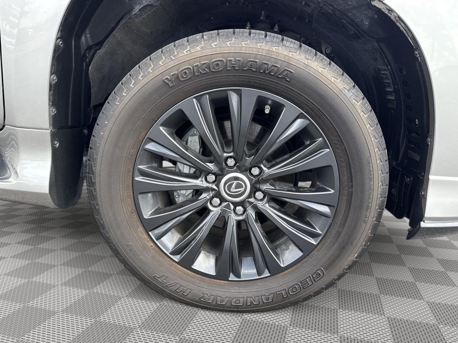 Used 2021 Atomic Silver Lexus GX 460 Premium image 11