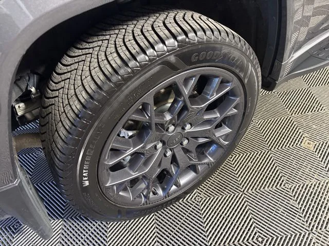 Used 2023 Gray Jeep Summit image 7