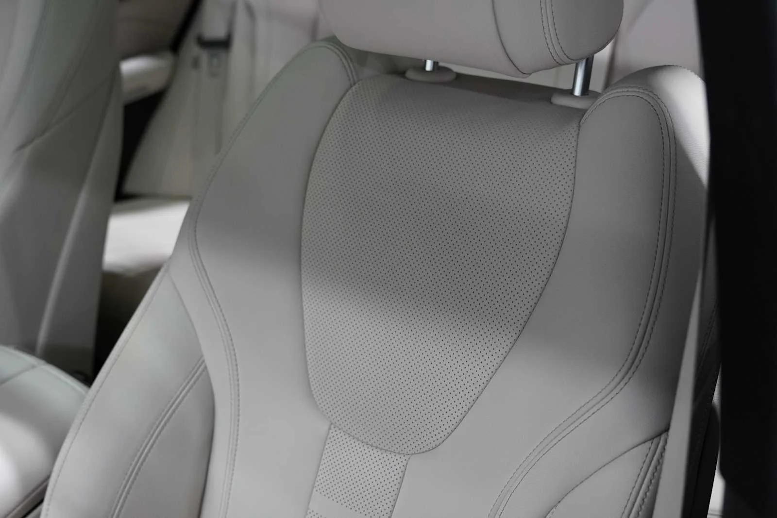 Certified Used 2022 Alpine White BMW xDrive40i image 12
