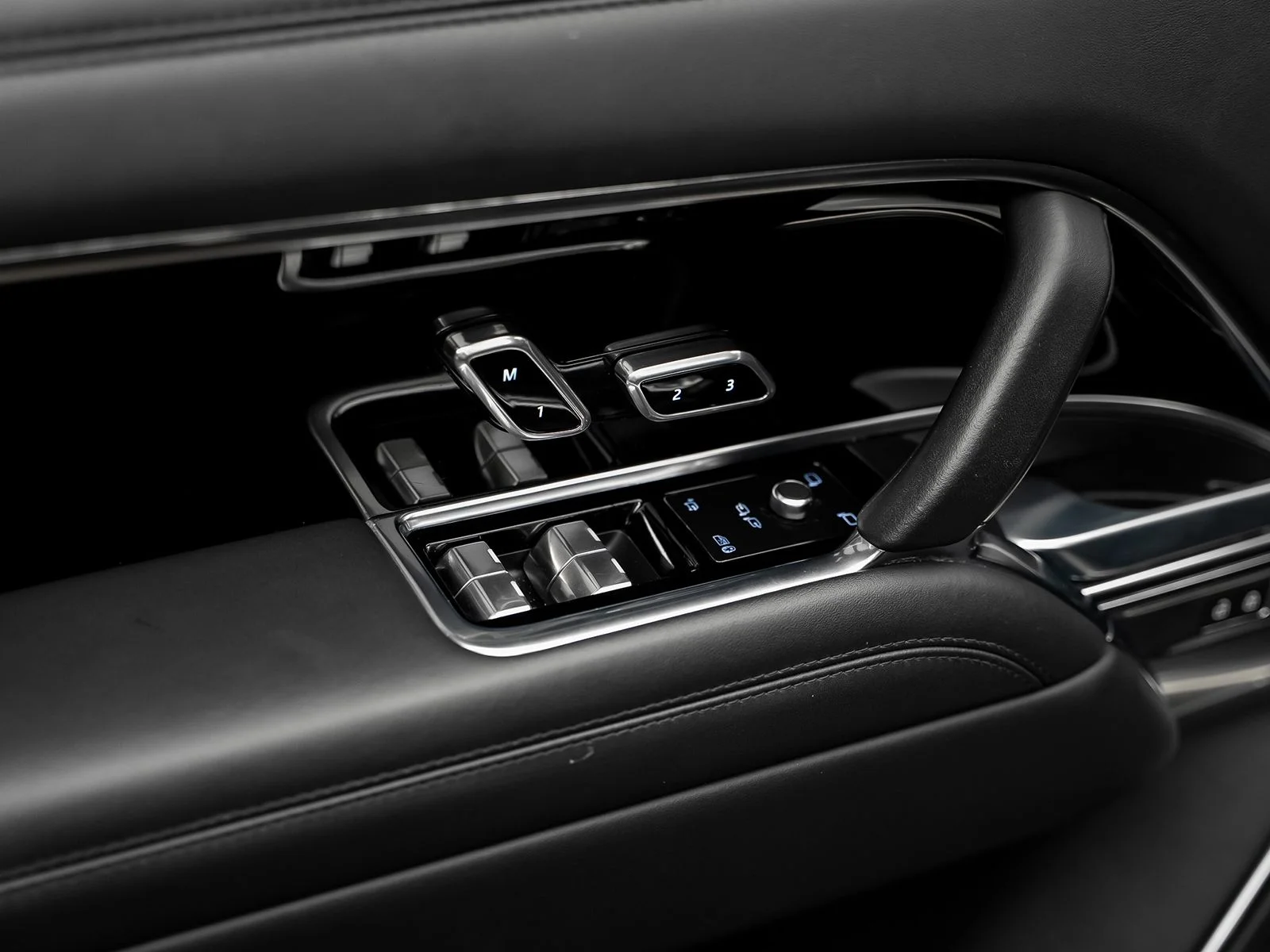 Used 2023 Black Land Rover SE image 59