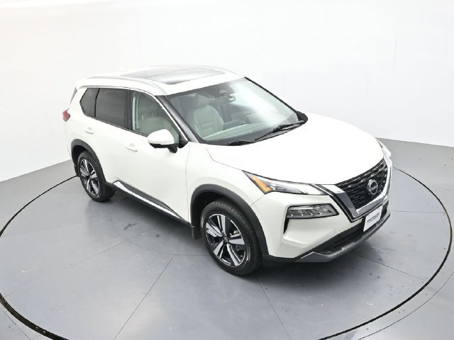 Used 2023 White Nissan SL image 18
