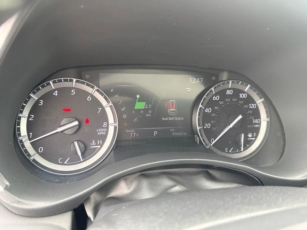 Used 2020 White Toyota XLE image 18