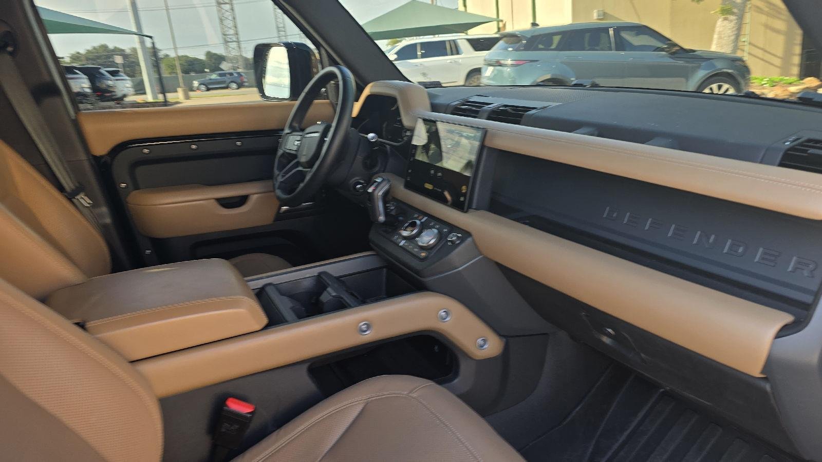 Used 2025 Santorini Black Land Rover S image 10