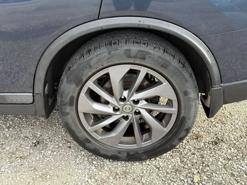 Used 2016 Blue Nissan SL image 30