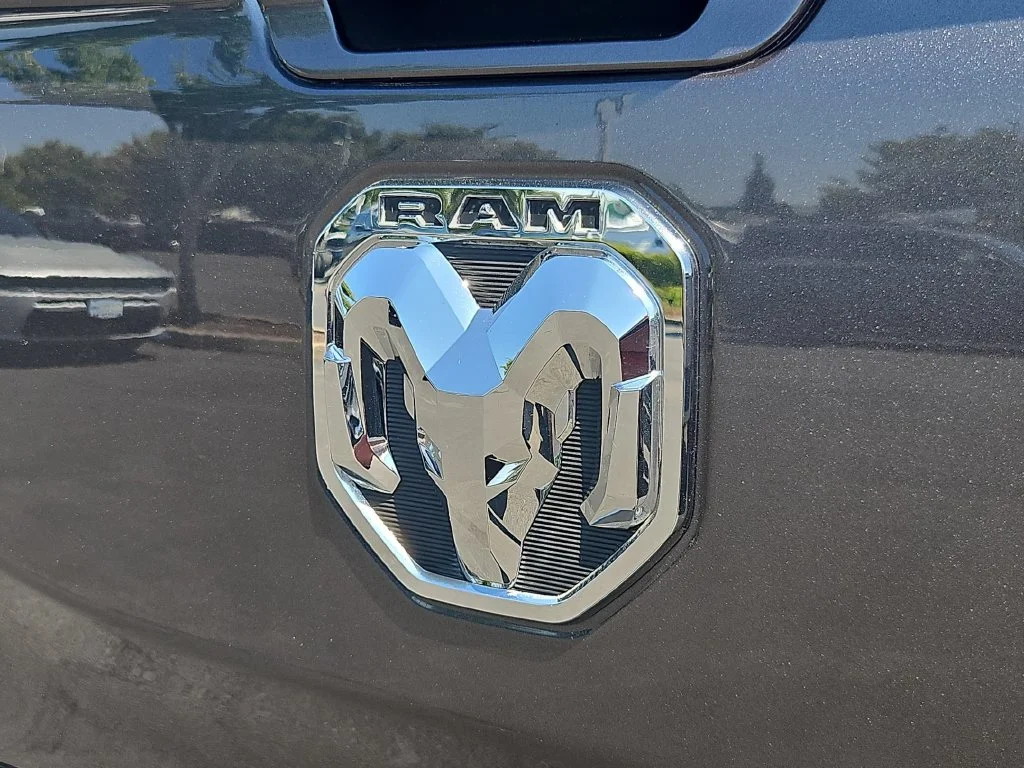 Used 2019 Granite Crystal Metallic Clearcoat Ram Big Horn/Lone Star image 24