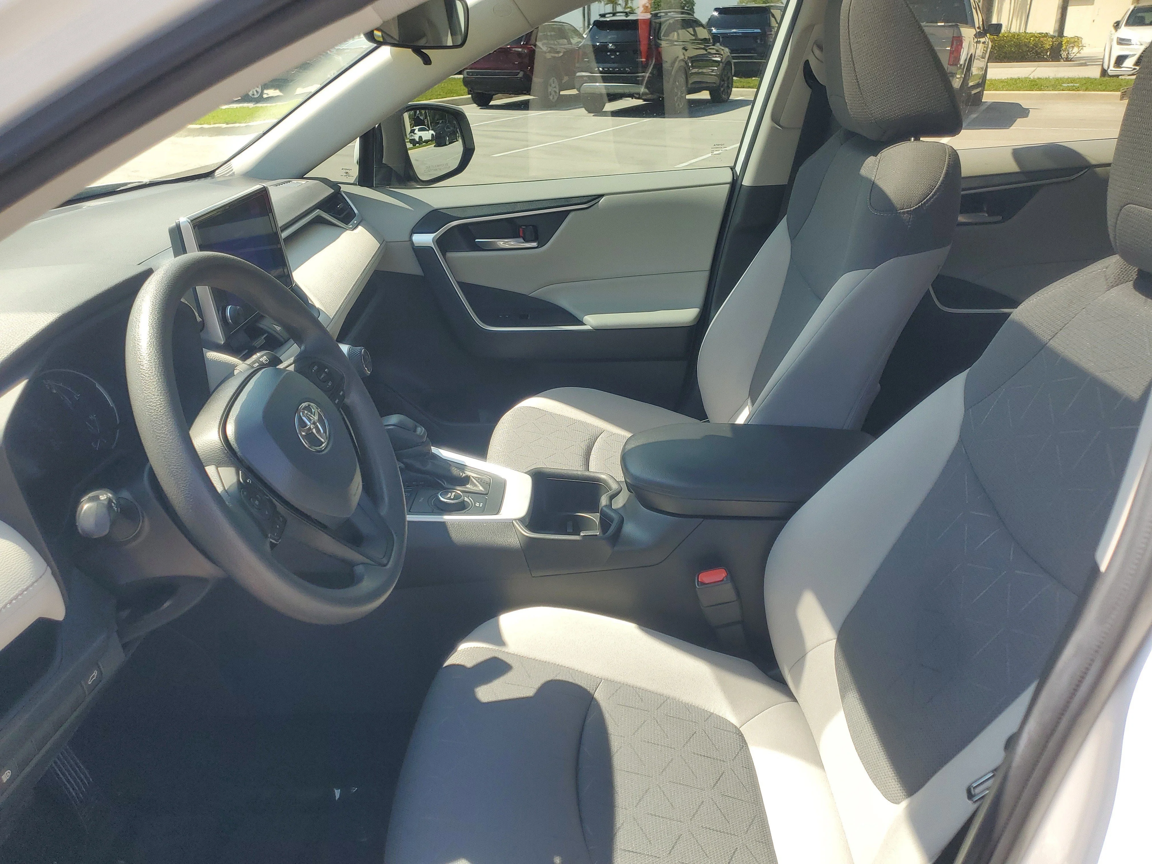 Used 2024 Ice Toyota Hybrid XLE image 16