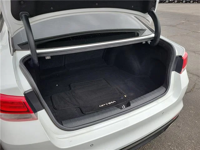 Used 2018 Snow White Pearl KIA LX image 7