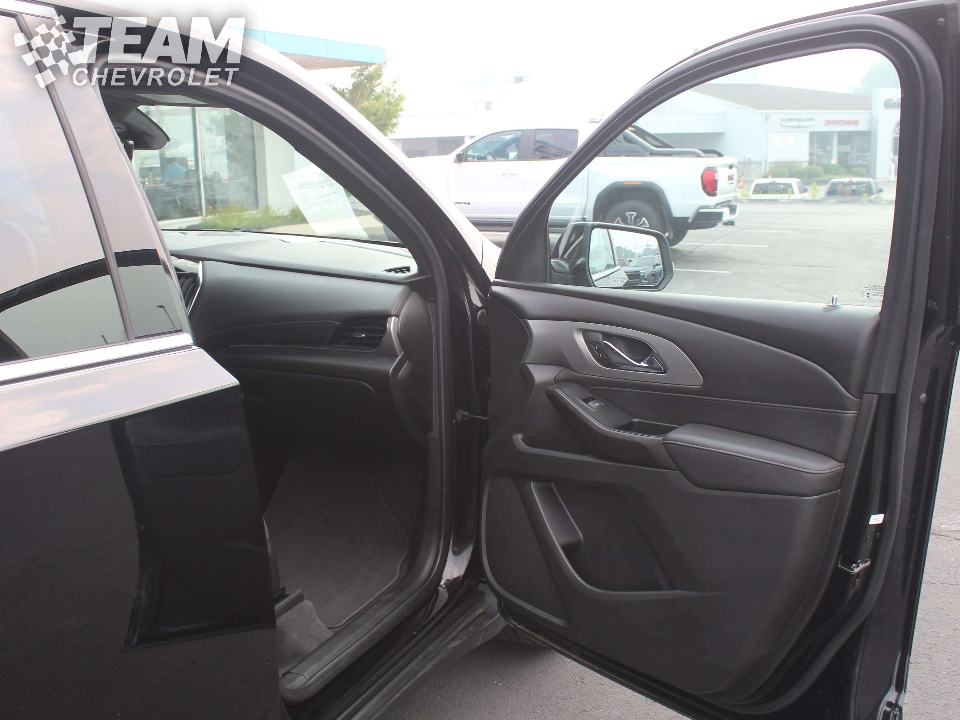 Used 2023 Mosaic Black Metallic Chevrolet LT Cloth image 28