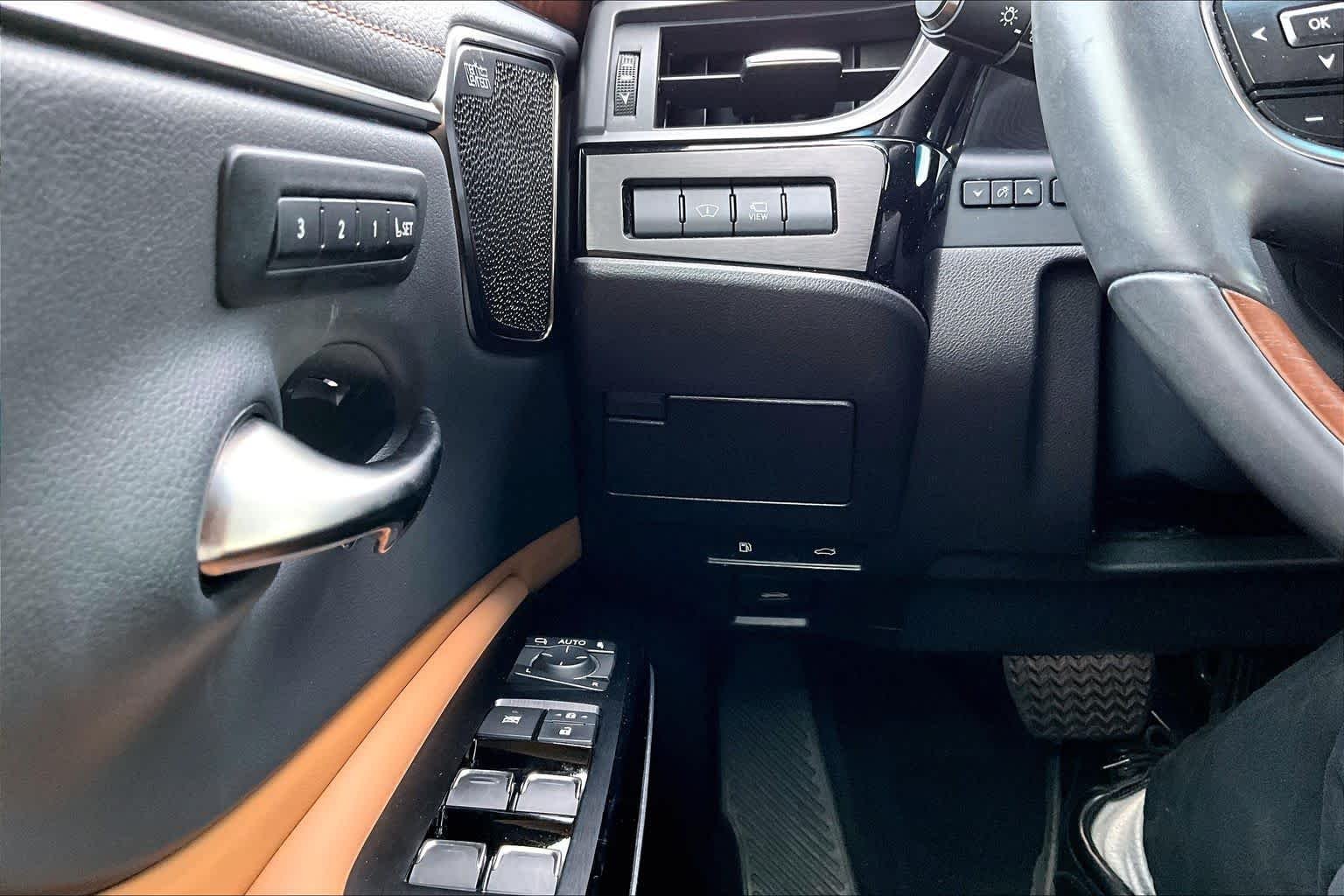 Used 2023 Nightfall Mica Lexus Ultra Luxury image 36