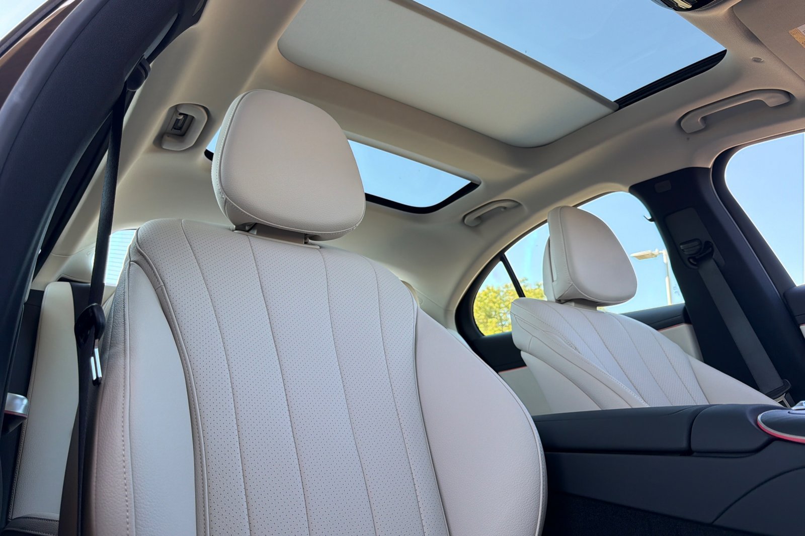 New 2027 Nautical Blue Metallic Mercedes-Benz E 350 image 3