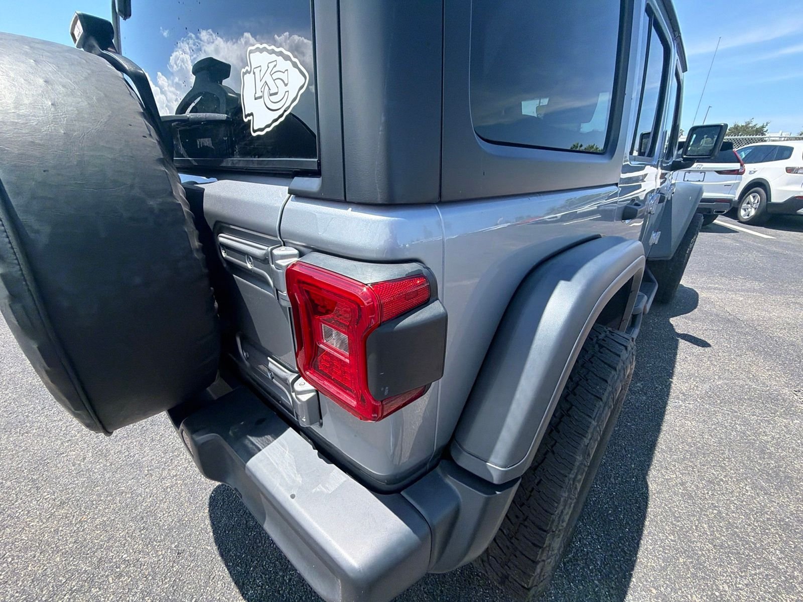 Used 2018 Silver Jeep Unlimited Rubicon image 15