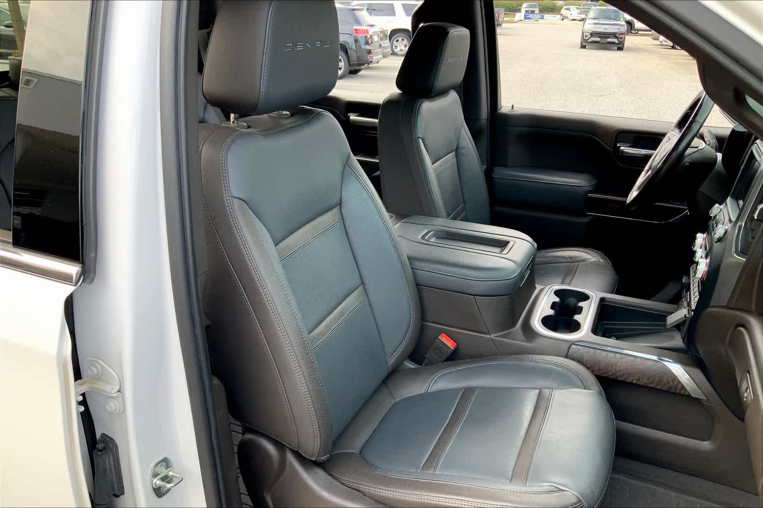Used 2019 White Frost Tricoat GMC Denali image 9