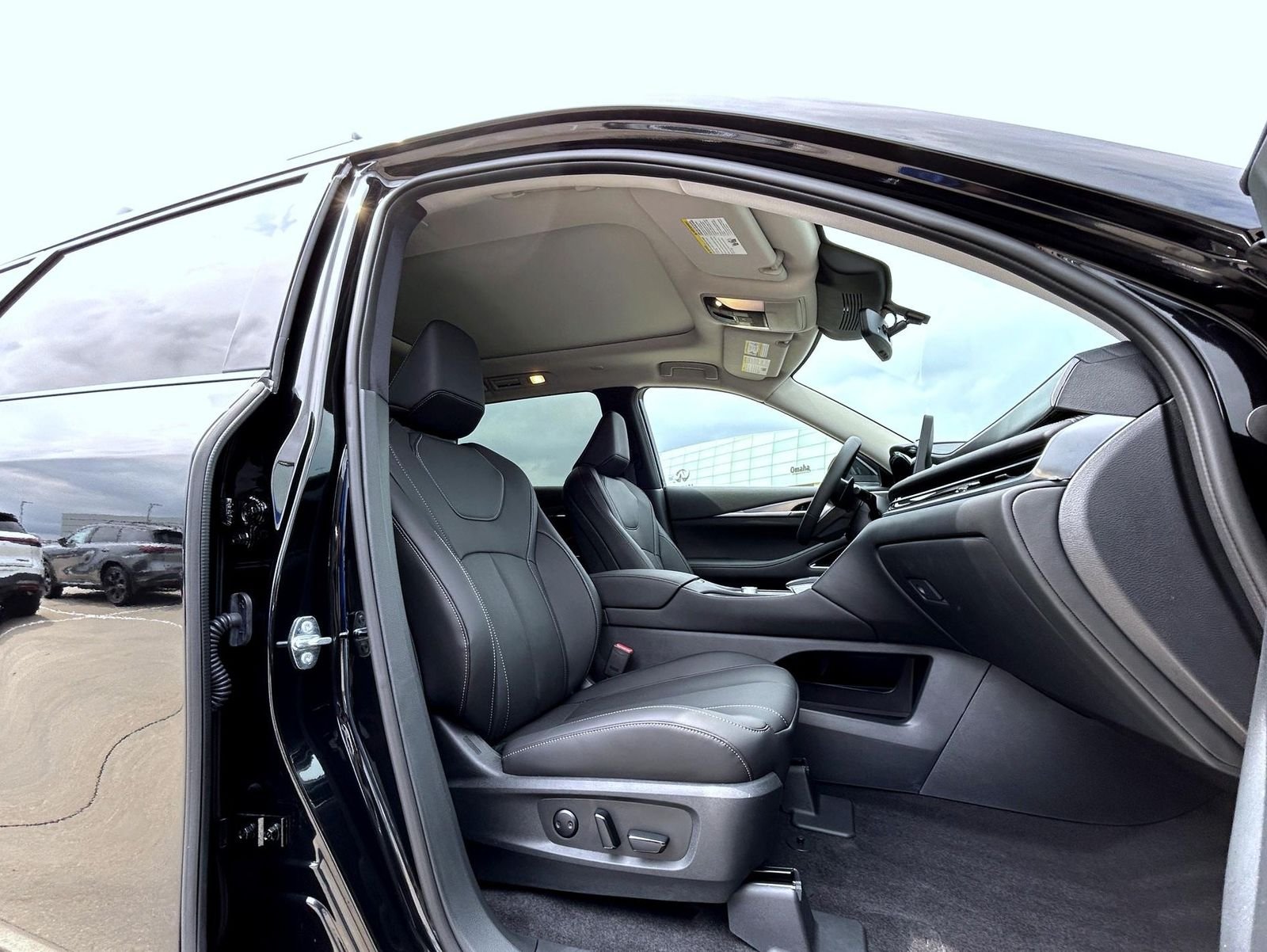 New 2027 MINERAL BLACK INFINITI Luxe AWD image 15