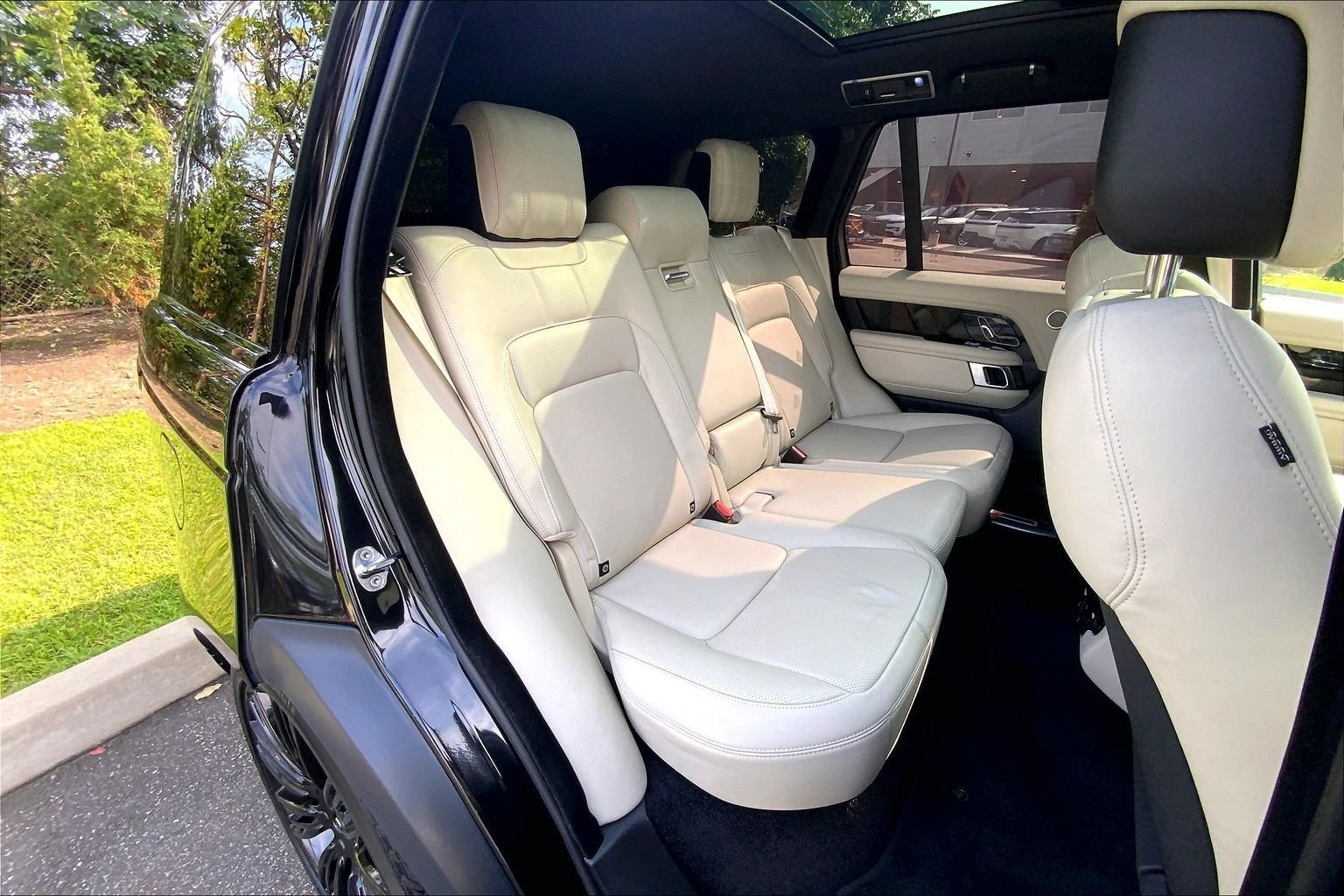 Used 2021 Santorini Black Metallic Land Rover Westminster image 19