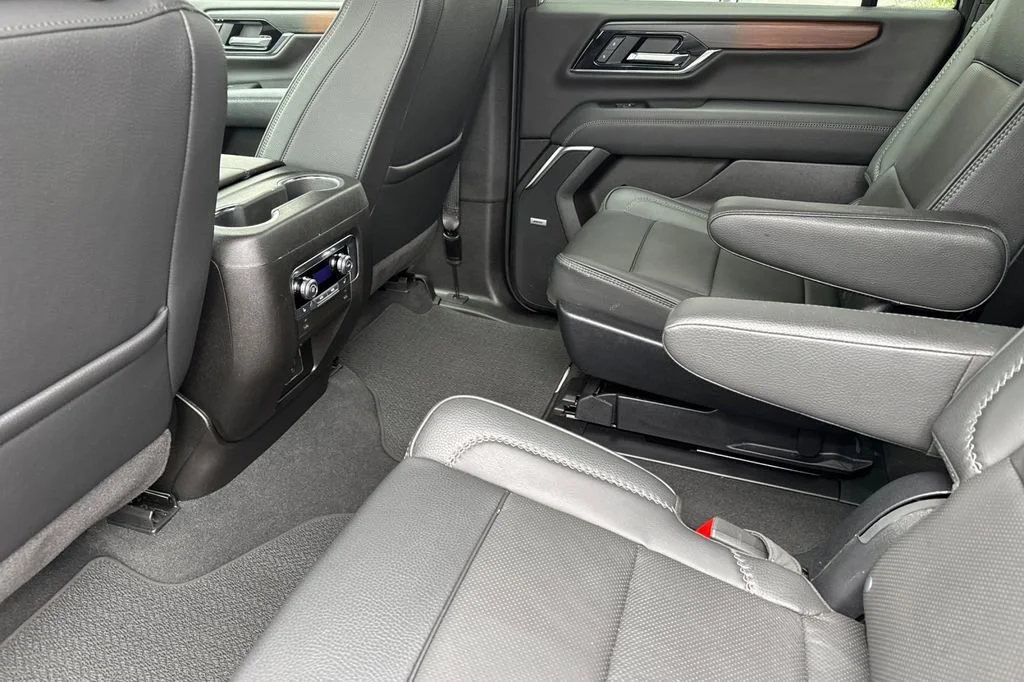 2025 GMC Yukon XL Denali - Photo 12