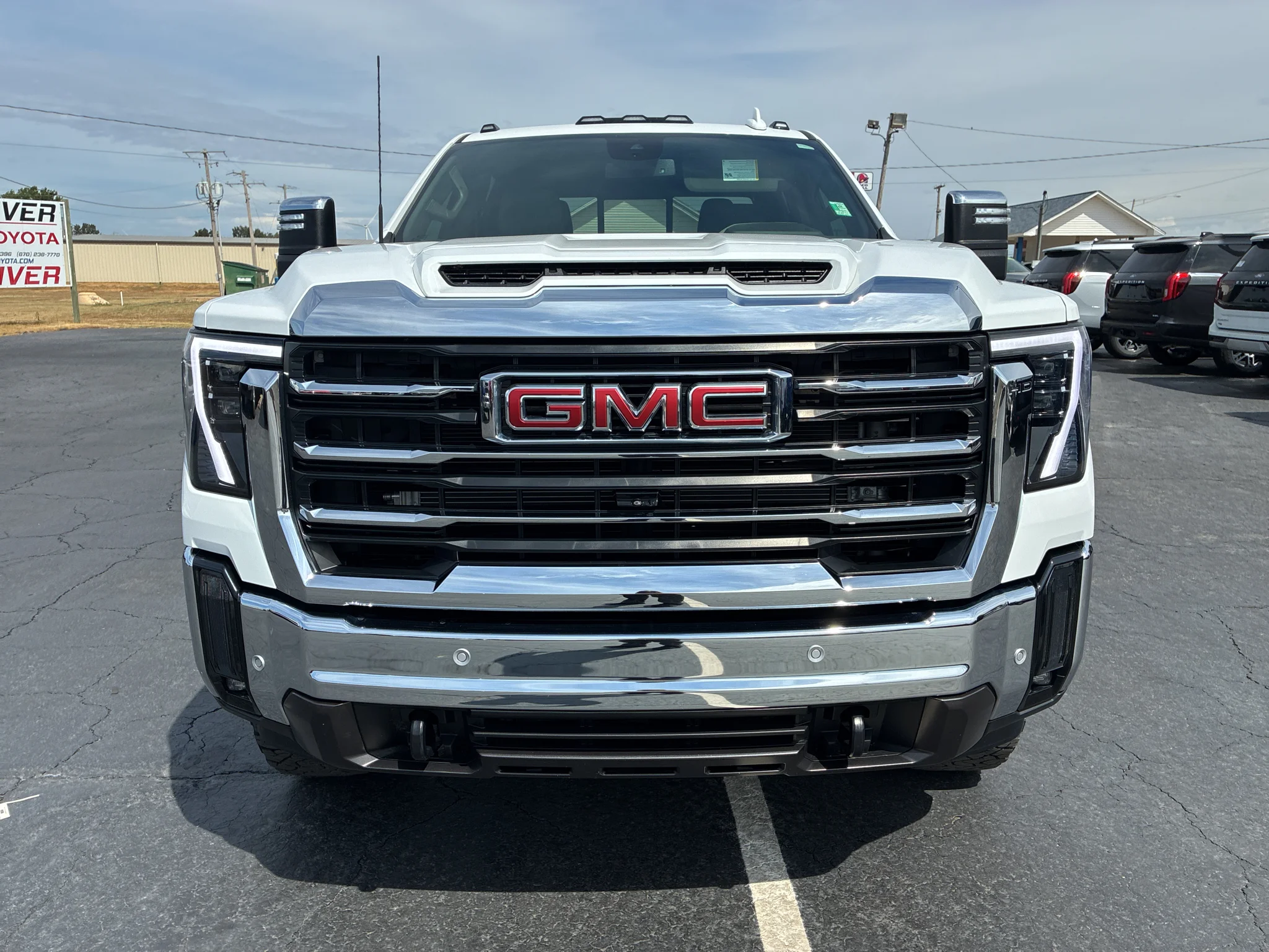 Used 2025 Summit White GMC SLT image 2