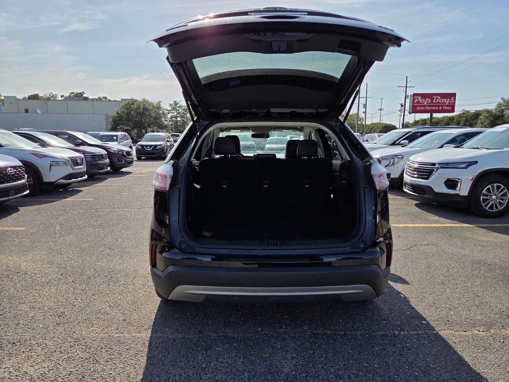 Used 2024 Black Ford SEL image 26