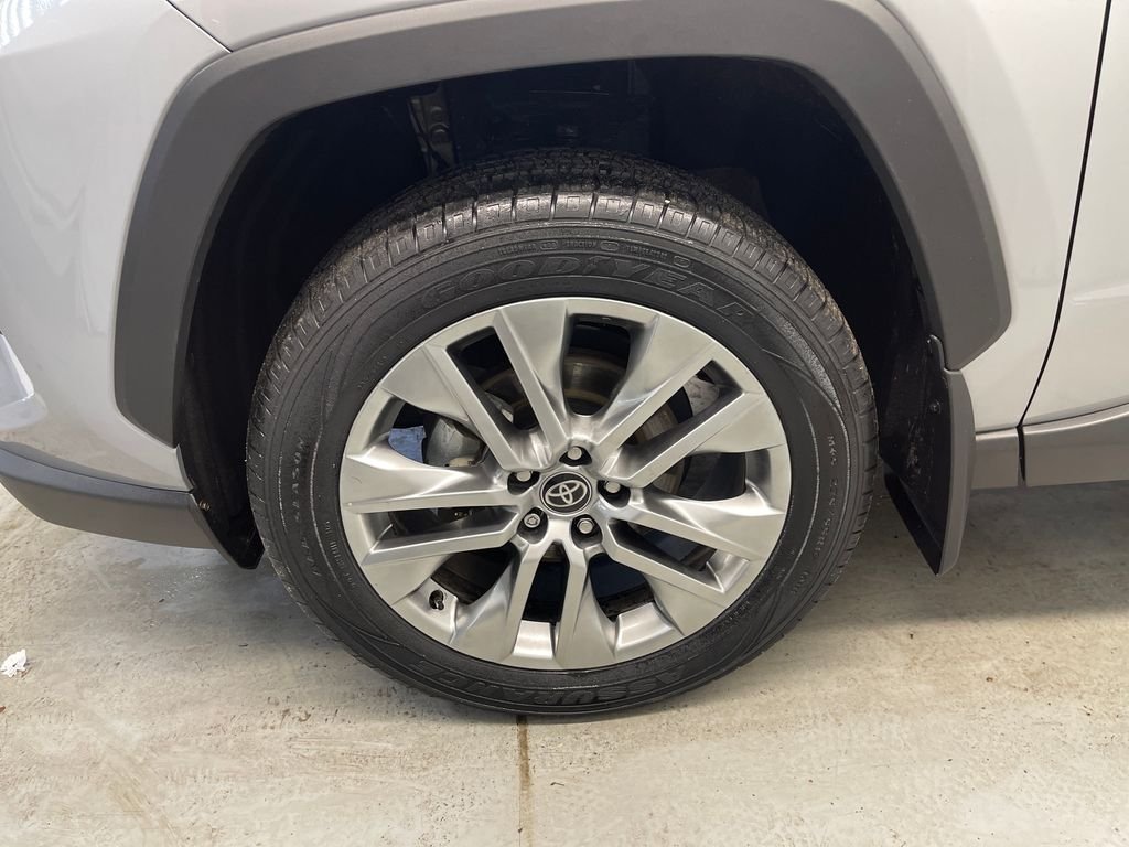 Used 2024 Silver Toyota XLE Premium image 10