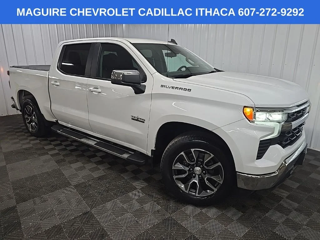 Used 2022 White Chevrolet LT image 7