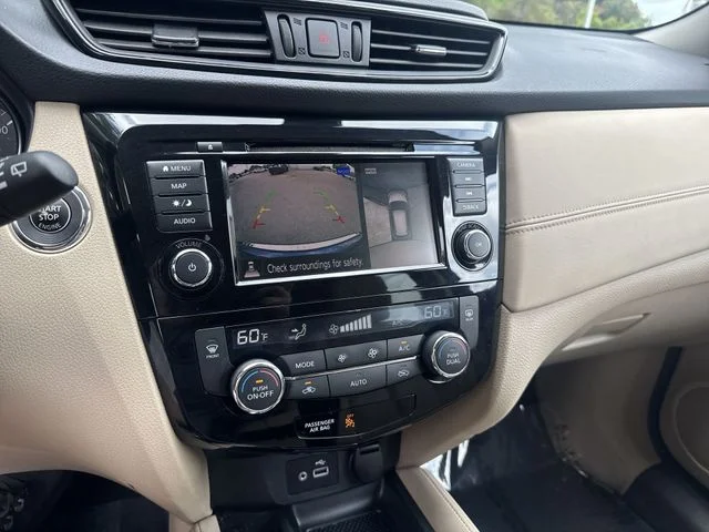 Used 2019 Blue Nissan SL image 23