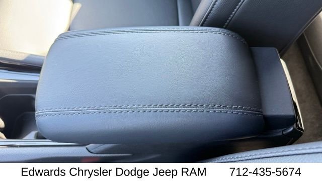 New 2026 Fathom Blue Pearl-Coat Exterior Paint Jeep Limited image 23