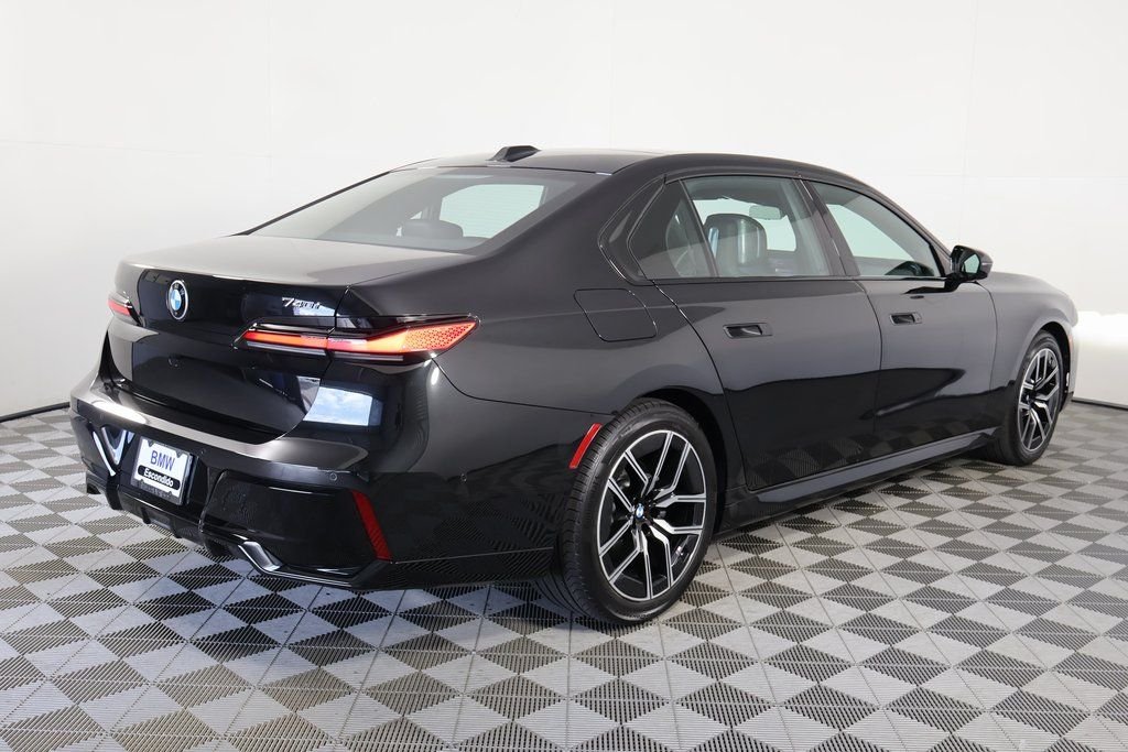 Used 2025 Black Sapphire Metallic BMW 740i image 4
