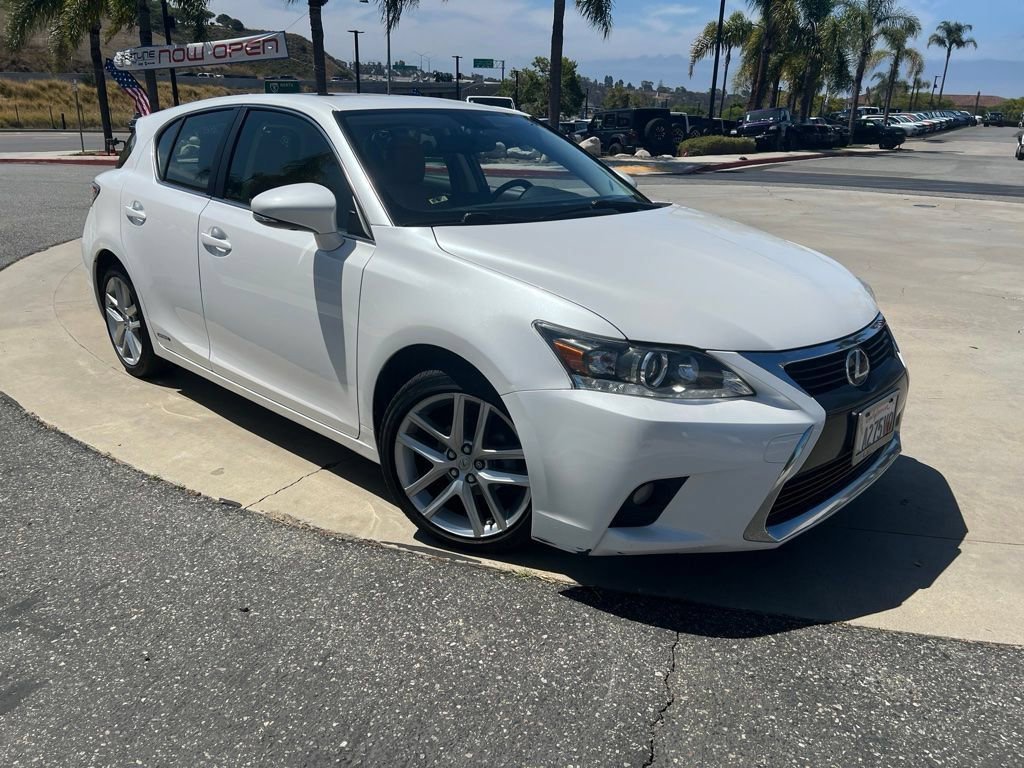 Used 2017 Ultra White w/Black Roof Lexus 200h image 7